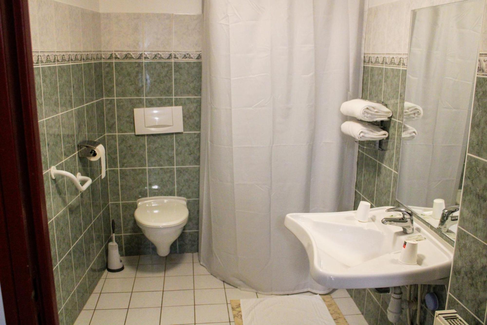 Chambres D'Hotes Du Colvert Forges-les-Eaux Exteriör bild