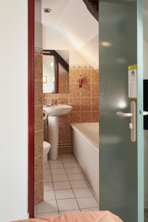 Chambres D'Hotes Du Colvert Forges-les-Eaux Exteriör bild