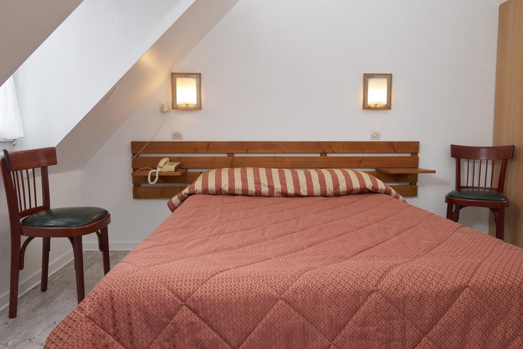 Chambres D'Hotes Du Colvert Forges-les-Eaux Exteriör bild